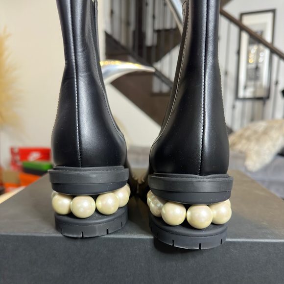 Nicholas Kirkwood

Leather Bead-Trim Chelsea Boots - Picture 4 of 6